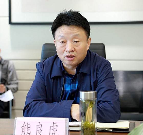 熊良虎在听取水环境公司专题汇报时强调：咬定指标、坚定信念，以决战决胜姿势完玉成年经营工作