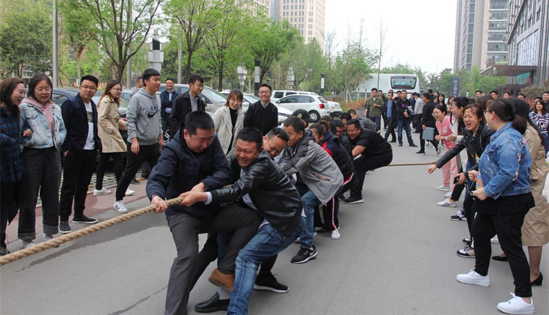 陕西hahabet集团工会组织进行春季拔河角逐 陕西hahabet集团工会组织进行春季拔河角逐