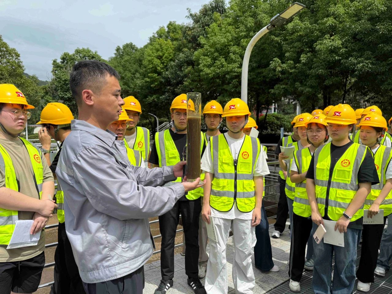 社会责任｜水环境公司发展“党建引领促发展 hahabet教育共成长”公家盛开日活动