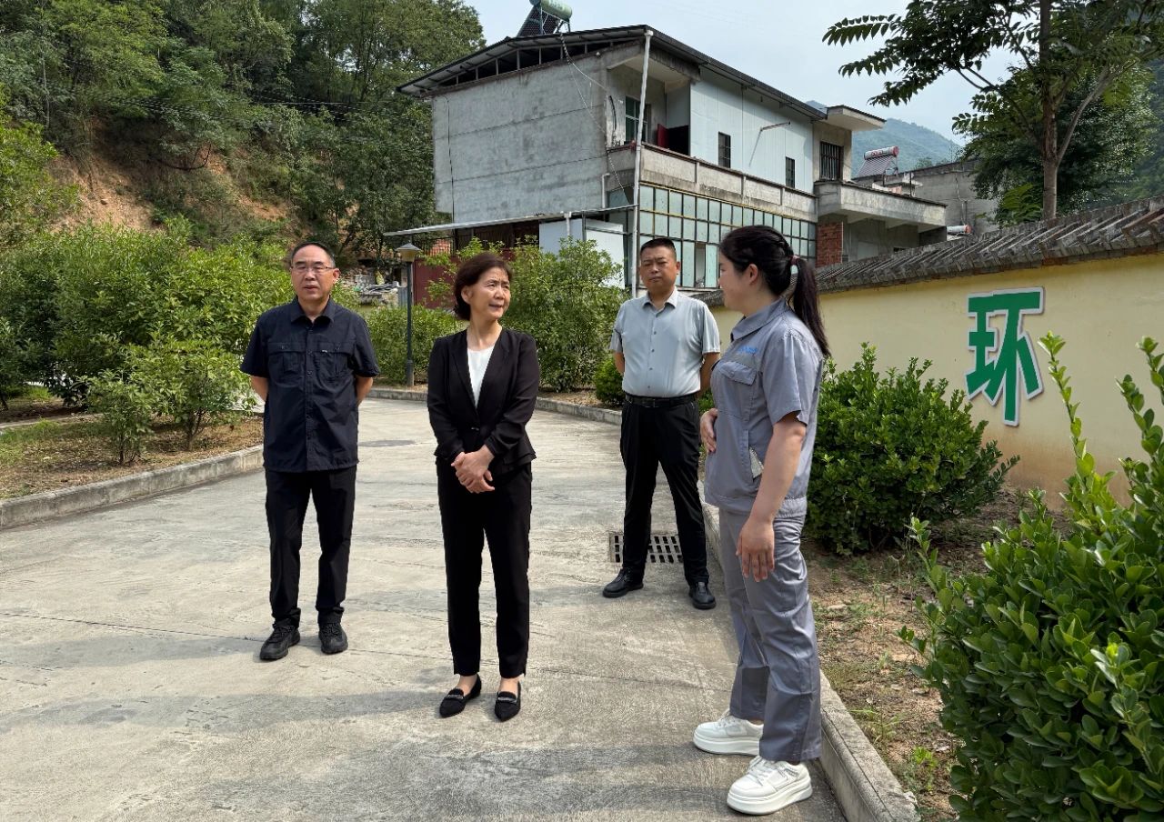 省总工会赴陕西hahabet集团水环境公司项目一线发展“夏送清冷”慰问活动 省总工会赴陕西hahabet集团水环境公司项目一线发展“夏送清冷”慰问活动